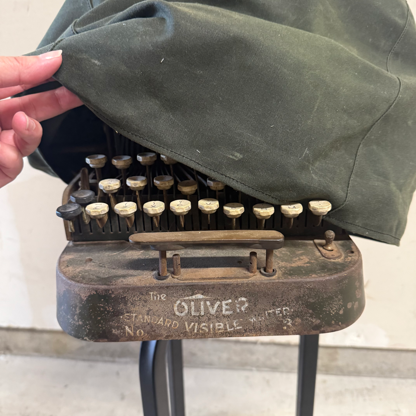 Oliver Bat Wing Dust Cover in Waxed Canvas